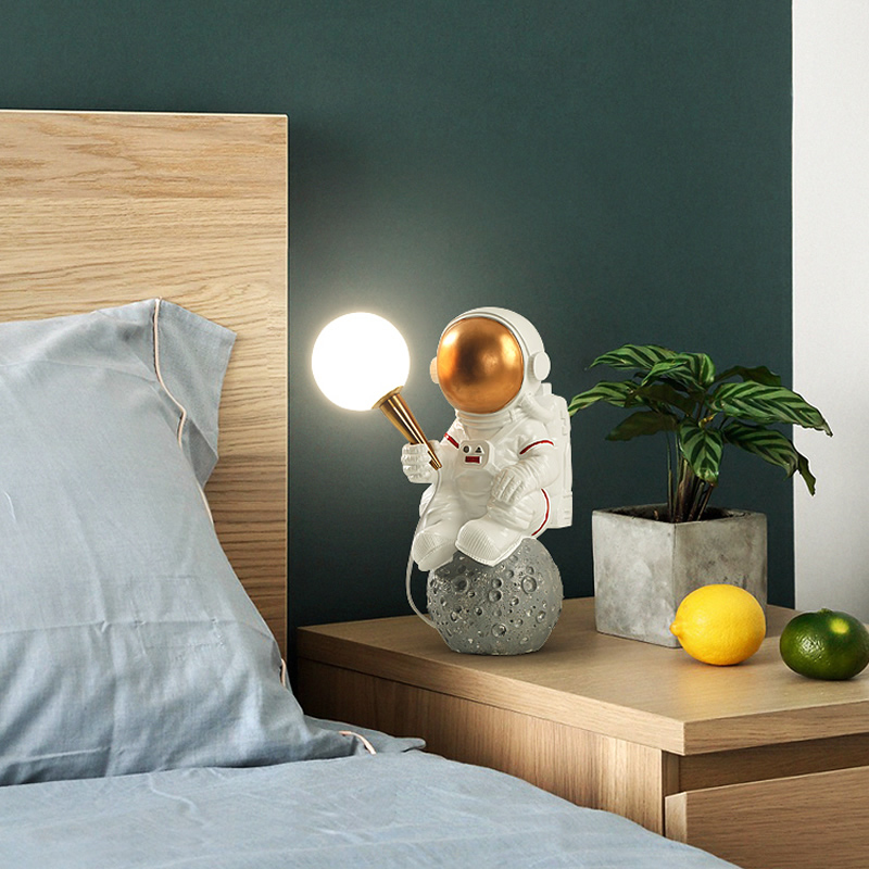 Creative Astronaut Bedroom Table Lamp Decoration Night Light