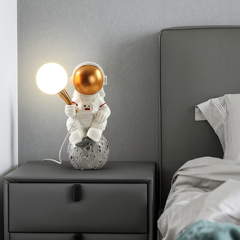 Creative Astronaut Bedroom Table Lamp Decoration Night Light