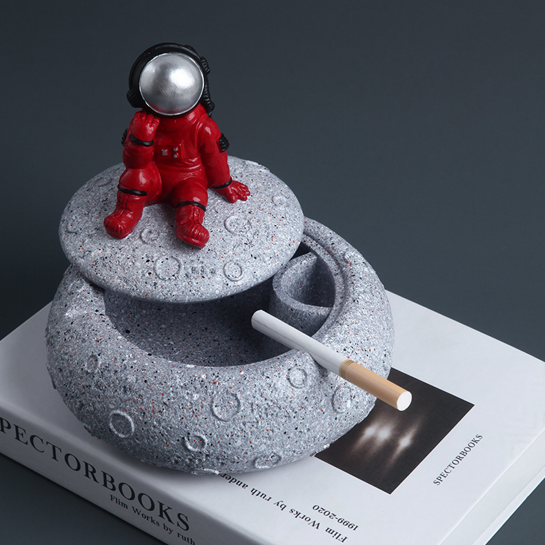 Creative Spaceman In Thinking  Round Ashtray Desktop Decoration